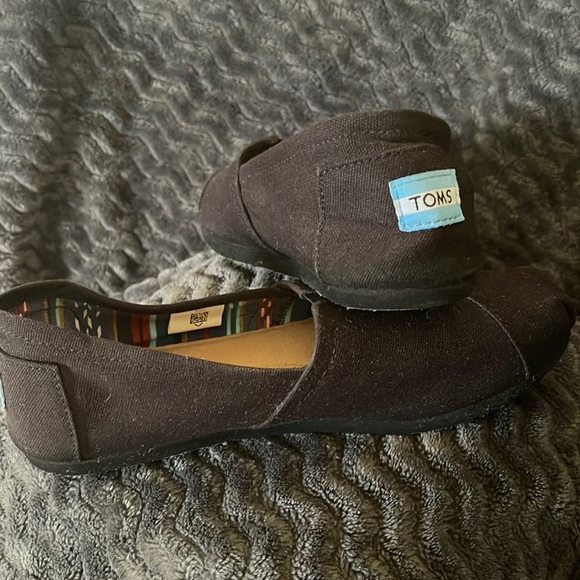 Toms Shoes - TOMS
